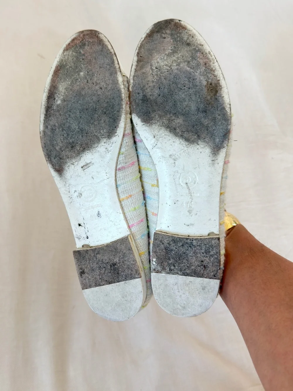 CHANEL White Tweed & Leather Ballet Flats with Signature CC - Picture 7 of 7